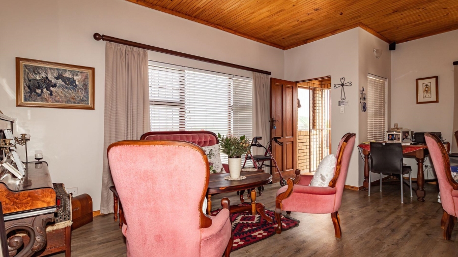 4 Bedroom Property for Sale in Perlemoenbaai Western Cape